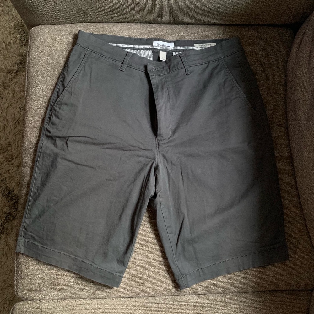 Gray chino shorts for men size 32 waist